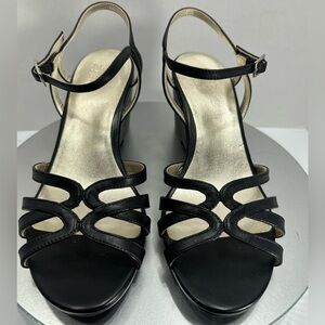 NaturalizerElegant Black Strappy Women's size 8 pre owned Exellent condition